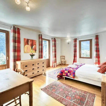 L'argoat - Warm And Cosy 6 Bedroom Chalet